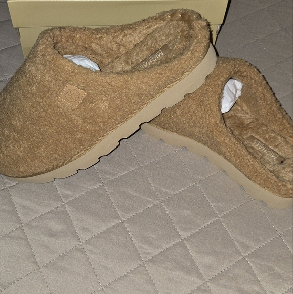 Michael Kors Ladies Tan Faux Shearling Slippers - Picture 1 of 4